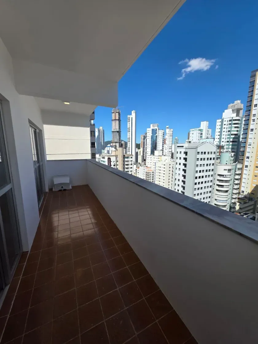 Apartamento na Av. Brasil com 2 dormitórios sendo 1 suíte e 1 vaga de garagem em Balneário Camboriú — foto 8