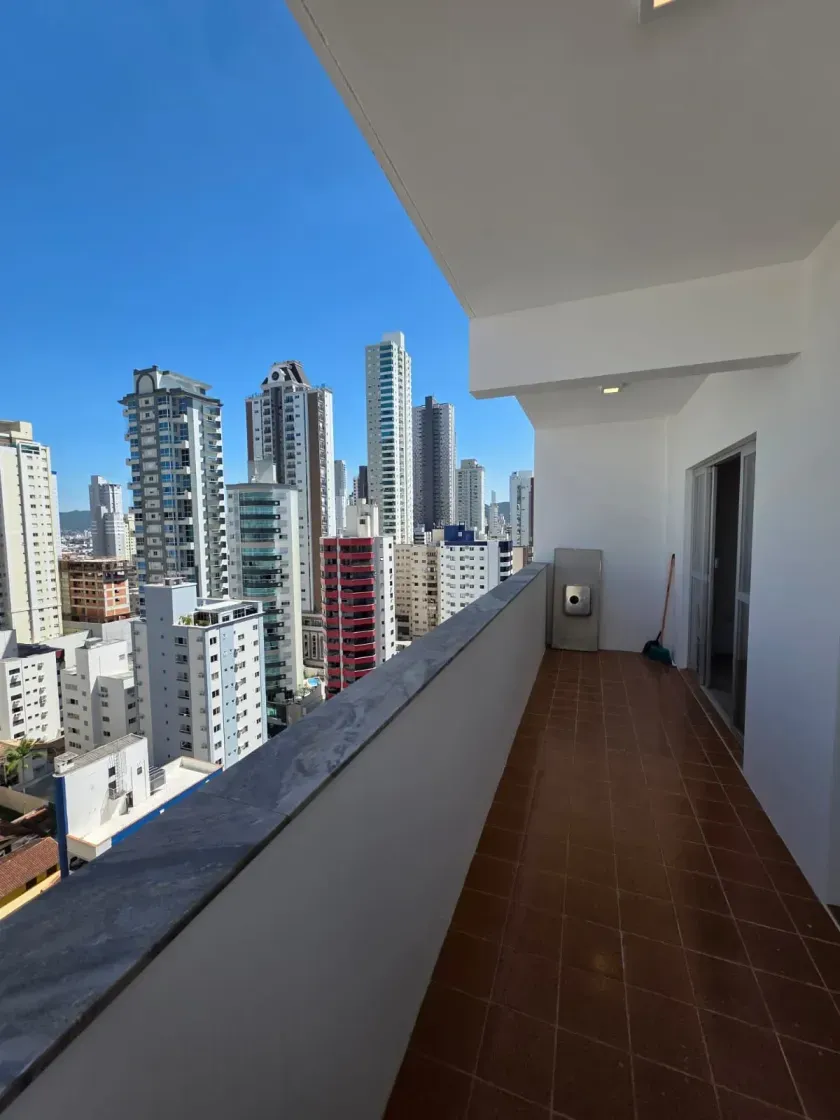 Apartamento na Av. Brasil com 2 dormitórios sendo 1 suíte e 1 vaga de garagem em Balneário Camboriú — foto 11