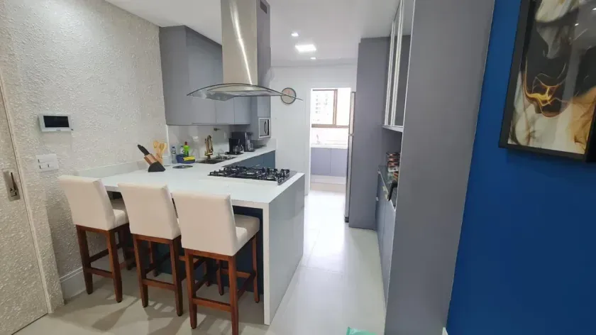 Apartamento mobiliado com 4 suítes e 3 vagas de garagem no Centro de Balneário Camboriú — foto 11