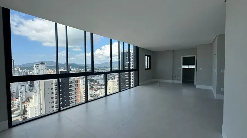 Apartamento com 4 dormitórios sendo 2 suítes  e 5 vagas de garagem em Balneário Camboriú — foto 1