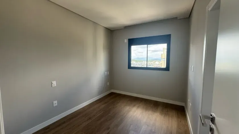 Apartamento com 4 dormitórios sendo 2 suítes  e 5 vagas de garagem em Balneário Camboriú — foto 3
