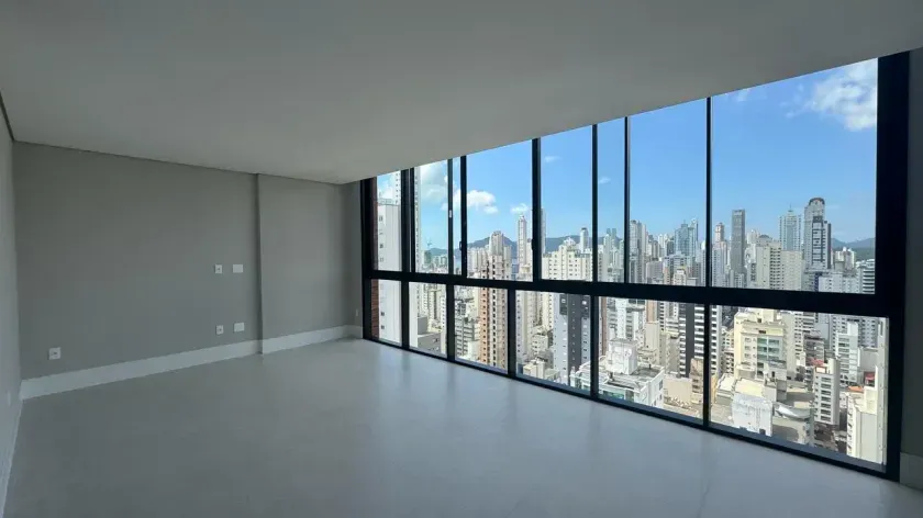 Apartamento com 4 dormitórios sendo 2 suítes  e 5 vagas de garagem em Balneário Camboriú — foto 2