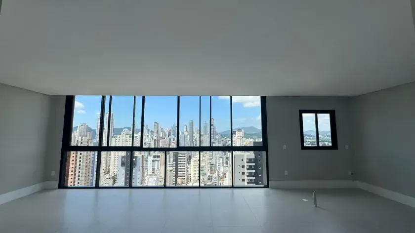 Apartamento com 4 dormitórios sendo 2 suítes  e 5 vagas de garagem em Balneário Camboriú — foto 4
