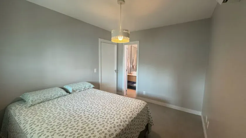 Apartamento mobiliado com 2 dormitórios sendo 1 suíte e 2 vagas de garagem em Balneário Camboriú — foto 3
