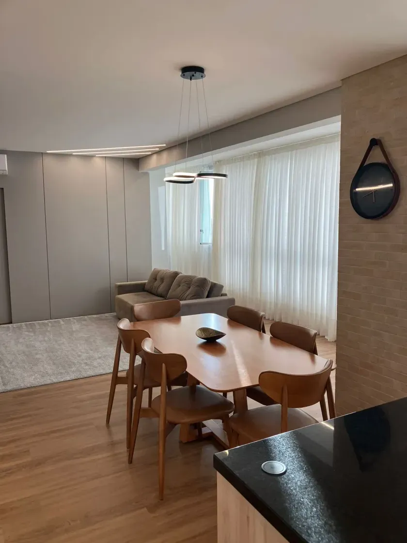 Apartamento mobiliado diferenciado com 3 dormitórios sendo 1 suíte e 2 vagas em Balneário Camboriú — foto 2