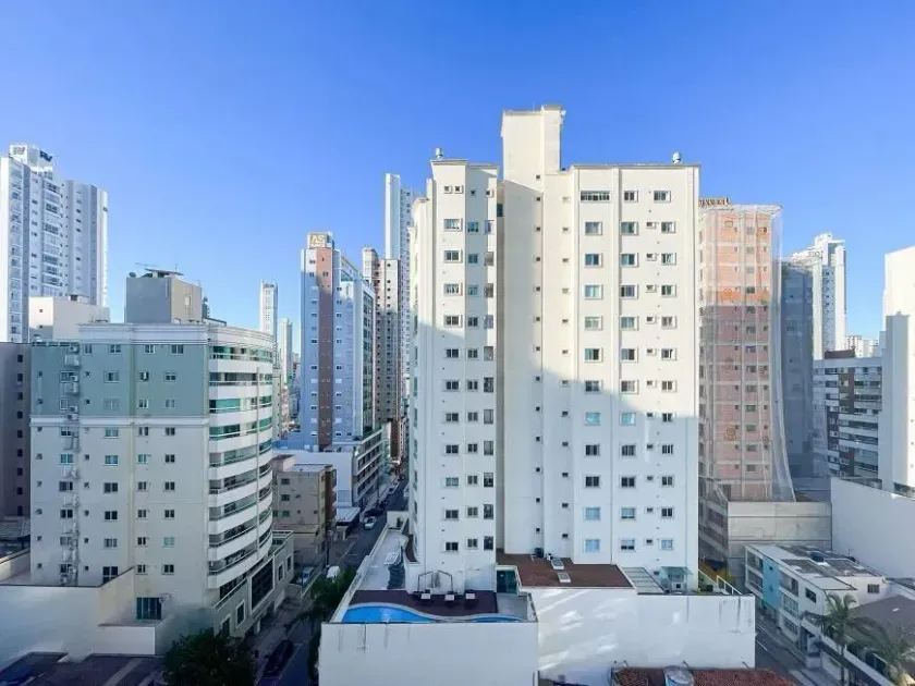 Apartamento no Edifício Márcia Regina com 3 dormitórios em Balneário Camboriú