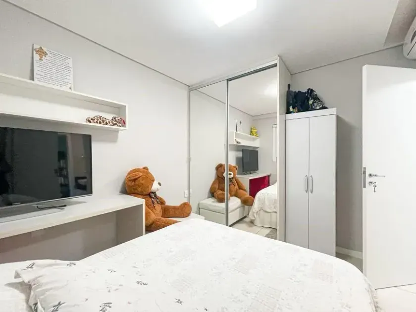 Apartamento no Edifício Márcia Regina com 3 dormitórios em Balneário Camboriú — foto 19