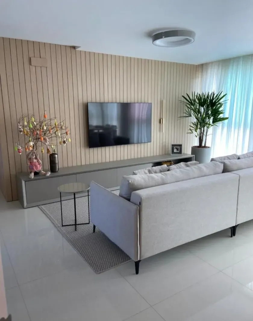 Apartamento mobiliado com 4 dormitórios sendo 2 suítes e 2 vagas de garagem em Balneário Camboriú — foto 2