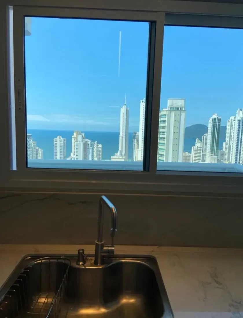 Apartamento mobiliado com 4 dormitórios sendo 2 suítes e 2 vagas de garagem em Balneário Camboriú — foto 13