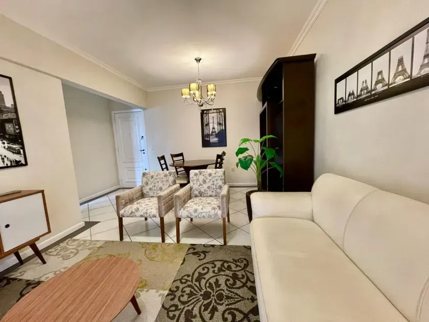 Apartamento no Ed Flor de Acácia com 2 dormitórios em Balneário Camboriú
