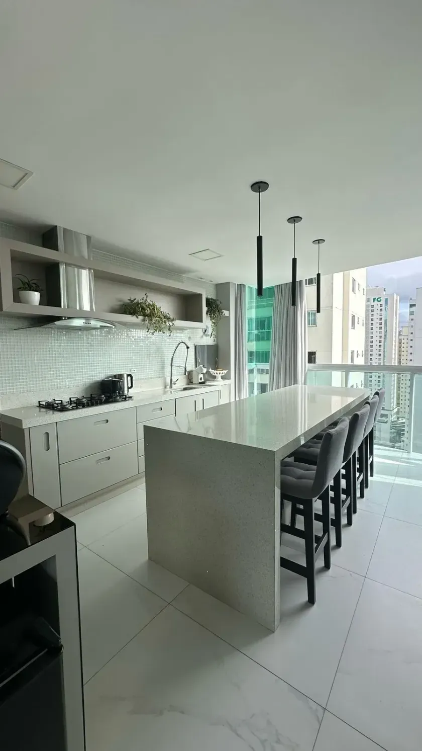 Apartamento mobiliado com 3 dormitórios sendo 2 suítes e 3 vagas de garagem em Balneário Camboriú — foto 3