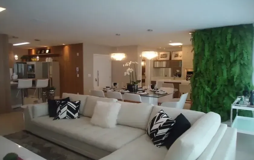 Apartamento mobiliado com 3 suítes e 2 vagas de garagem em Balneário Camboriú — foto 2