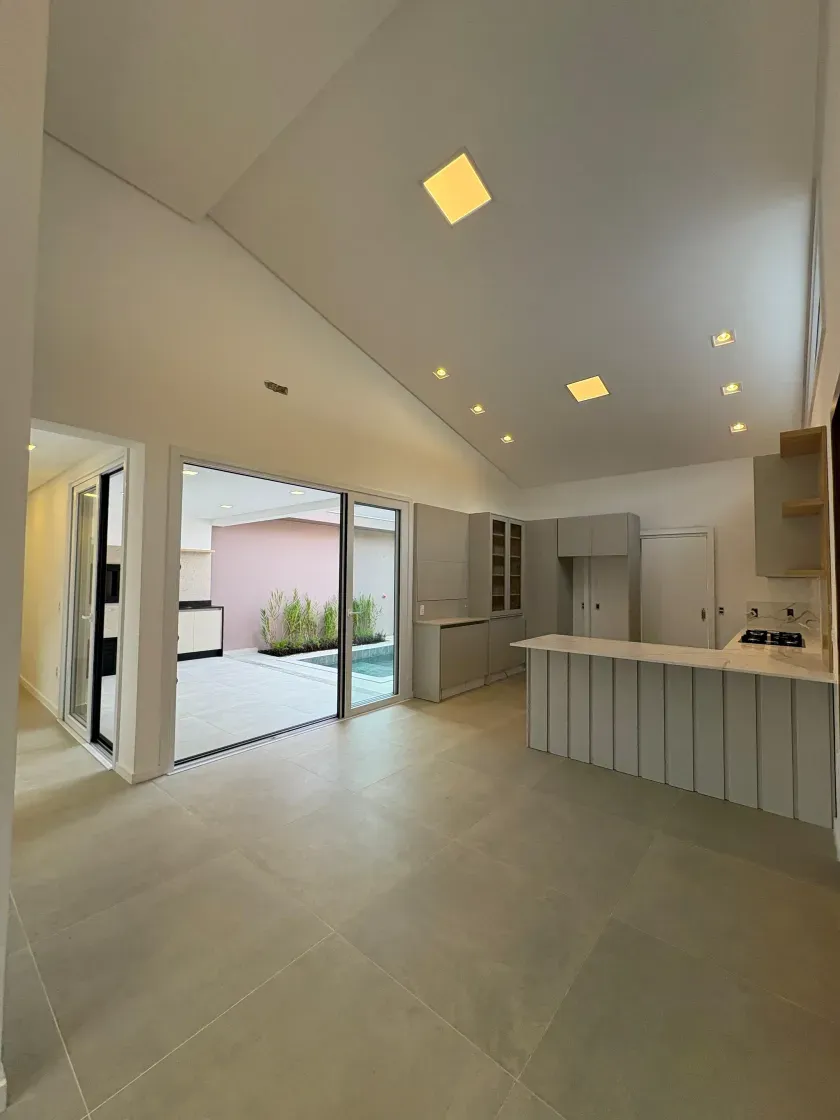 Casa no Condomínio Caledônia Private Village com 3 suítes em Camboriú