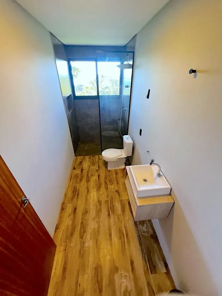 Casa semi mobiliada vista mar com 3 dormitórios e 3 vagas de garagem na Praia de Taquaras - Balneário Camboriú