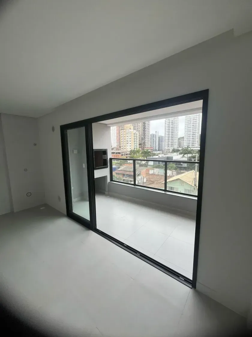 Apartamento com 3 dormitórios sendo 1 suíte + 2 demi e 2 vagas de garagem na Praia Brava em Itajaí