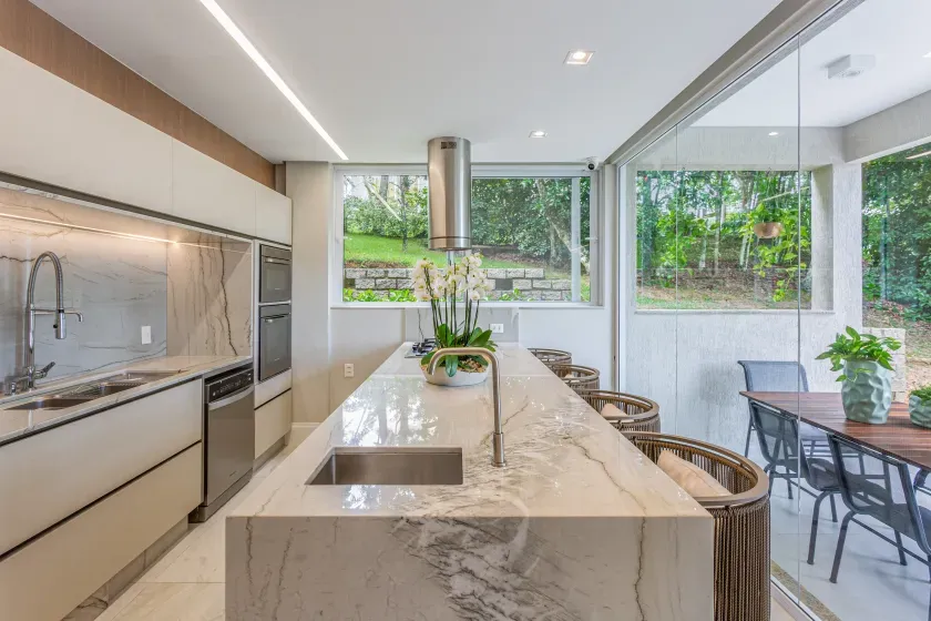 Casa mobiliada com 4 suítes e 4 vagas de garagem no Estaleirinho — foto 4