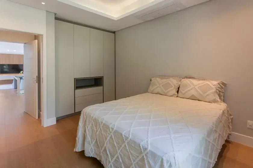 Casa mobiliada com 4 suítes e 4 vagas de garagem no Estaleirinho — foto 13