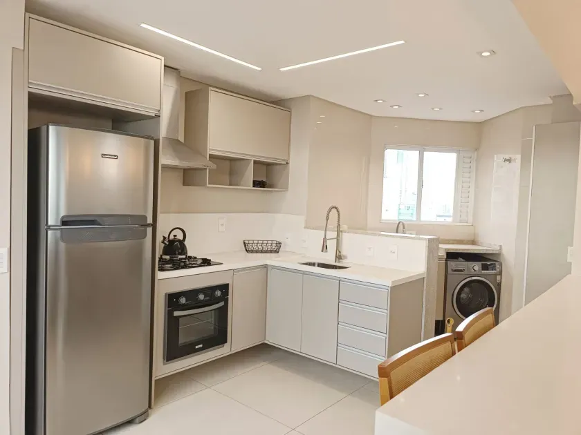 Apartamento frente mar com 3 dormitórios sendo 2 suítes 1 vaga de garagem em Balneário Camboriu/SC — foto 3