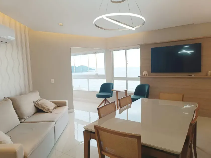 Apartamento frente mar com 3 dormitórios sendo 2 suítes 1 vaga de garagem em Balneário Camboriu/SC