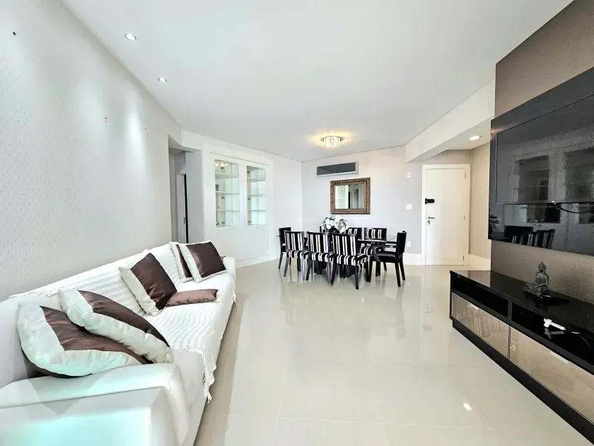 Apartamento no Edifício Grand Royale em Balneário Camboriú — foto 2