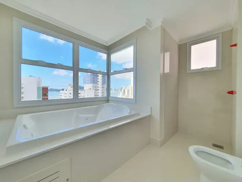 Apartamento no Edifício Eleganza Tower em Balneário Camboriú — foto 1