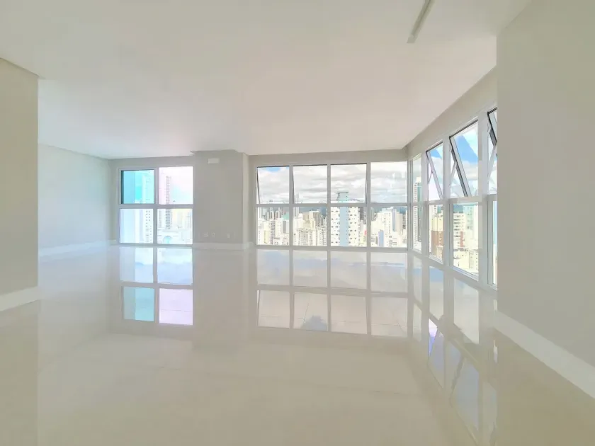 Apartamento no Edifício Eleganza Tower em Balneário Camboriú — foto 11