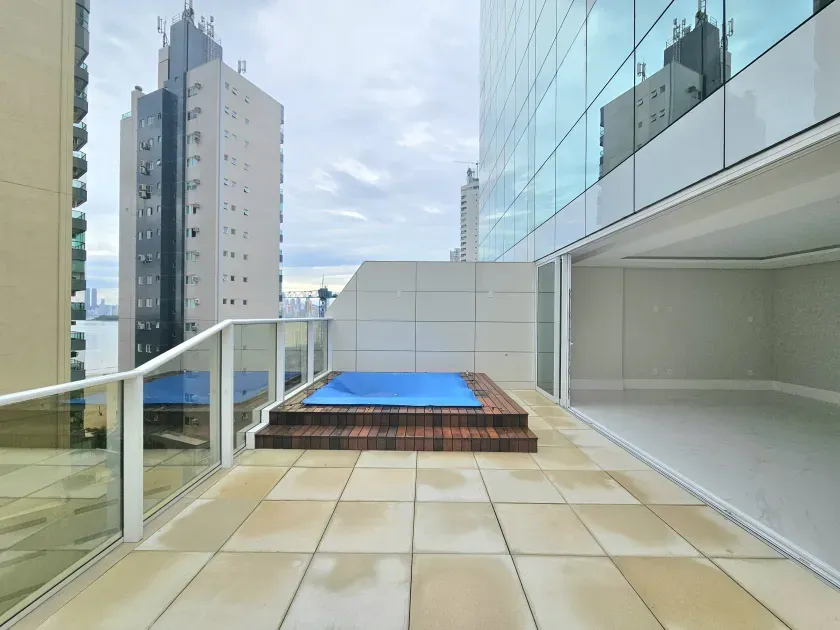 Apartamento no Edifício Skyline Quadra Mar em Balneário Camboriú