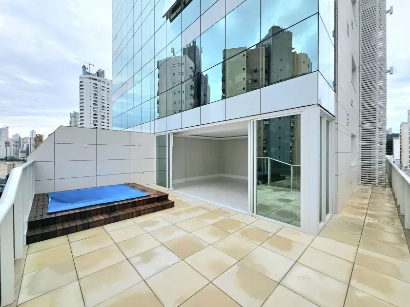 Apartamento no Edifício Skyline Quadra Mar em Balneário Camboriú — foto 4