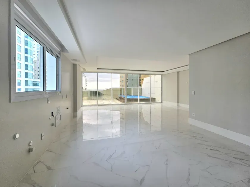 Apartamento no Edifício Skyline Quadra Mar em Balneário Camboriú — foto 2