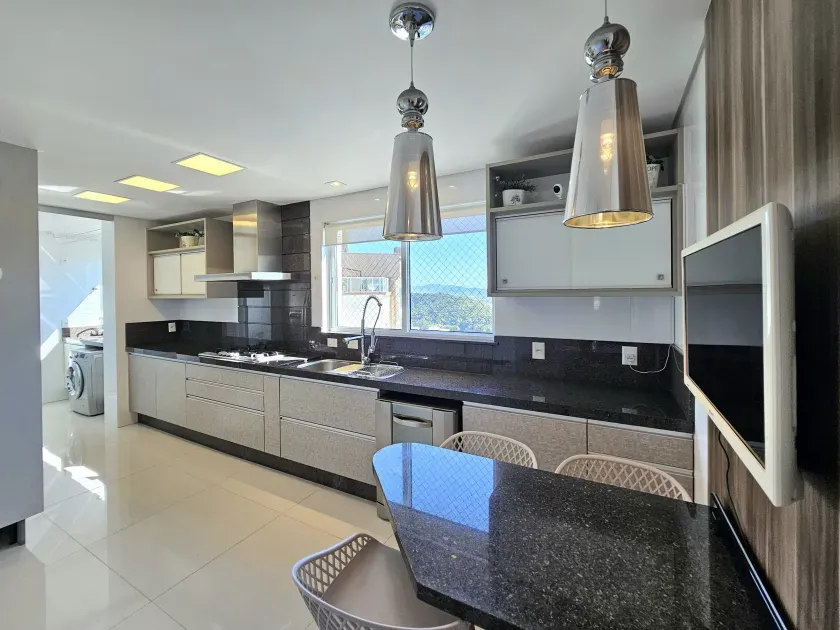 Apartamento no Edifício Majestic na Barra Sul em Balneário Camboriú — foto 2