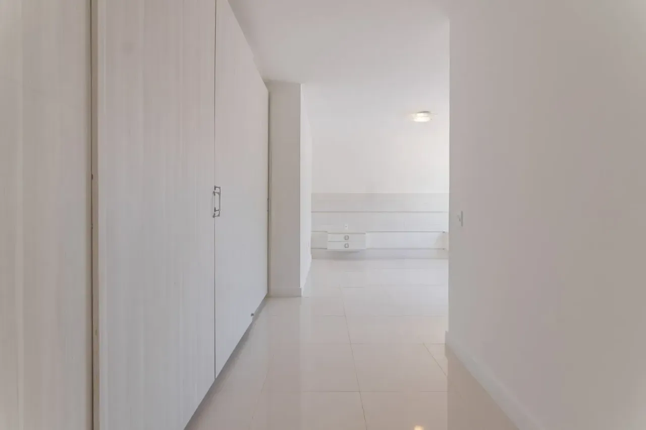 Casa Alto Padrão com 4 dormitórios sendo 2 suítes e 6 vagas na Praia dos Amores em Baln. Camboriú — foto 3