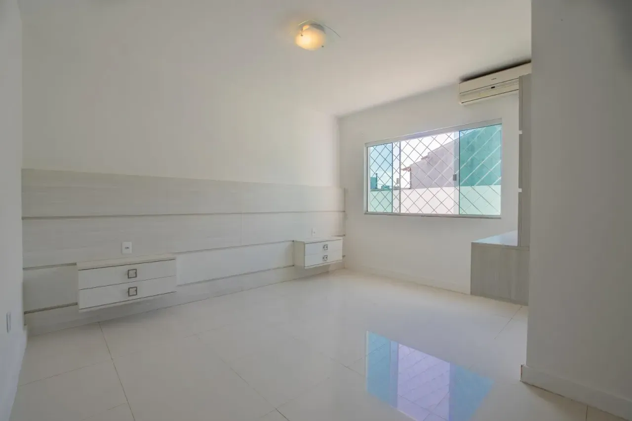 Casa Alto Padrão com 4 dormitórios sendo 2 suítes e 6 vagas na Praia dos Amores em Baln. Camboriú — foto 4