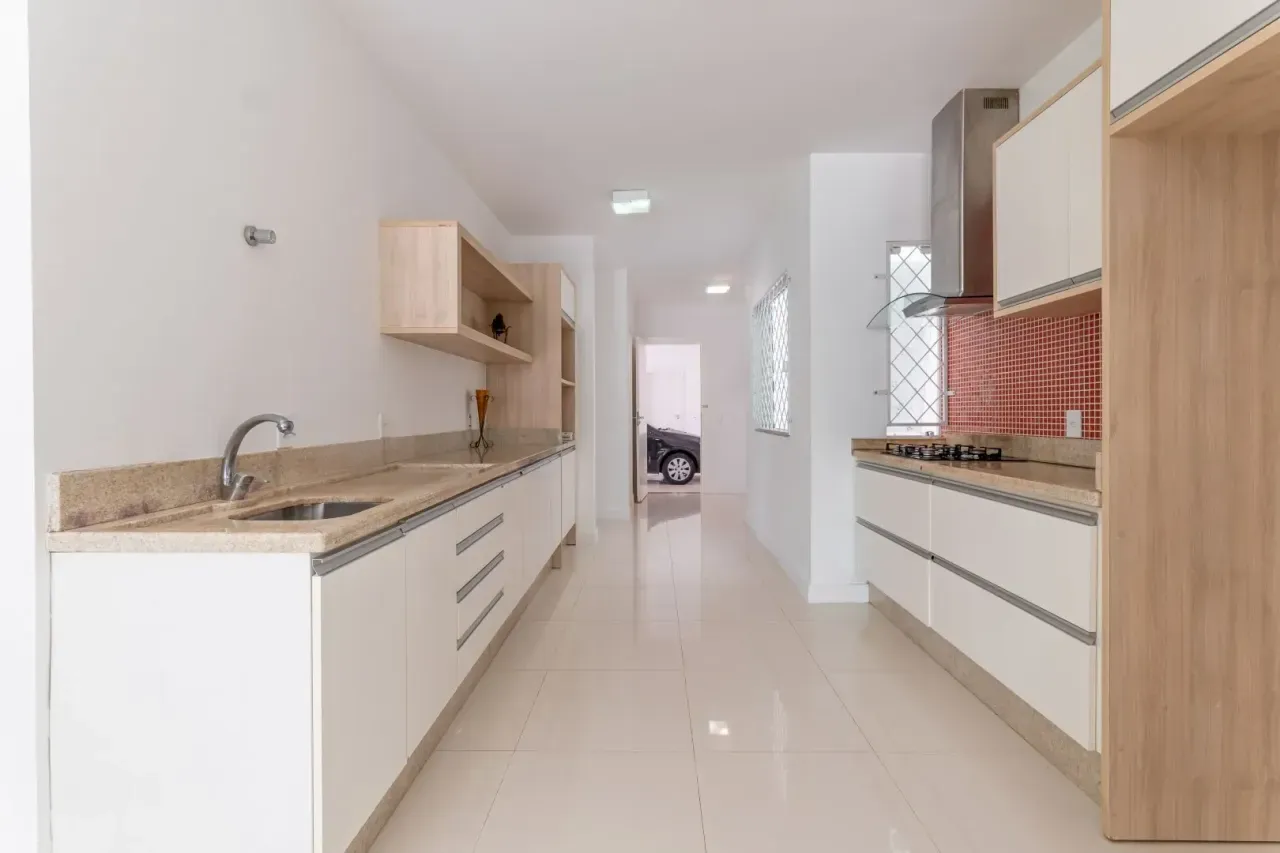 Casa Alto Padrão com 4 dormitórios sendo 2 suítes e 6 vagas na Praia dos Amores em Baln. Camboriú — foto 9