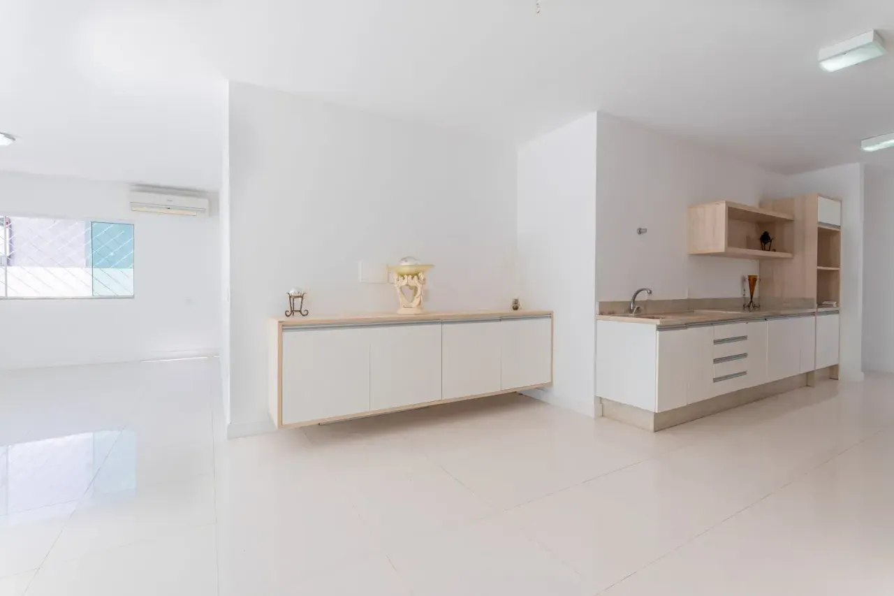 Casa Alto Padrão com 4 dormitórios sendo 2 suítes e 6 vagas na Praia dos Amores em Baln. Camboriú — foto 12
