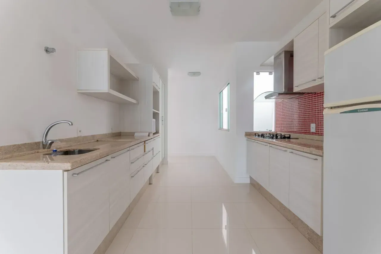 Casa Alto Padrão com 4 dormitórios sendo 2 suítes e 6 vagas na Praia dos Amores em Baln. Camboriú — foto 14