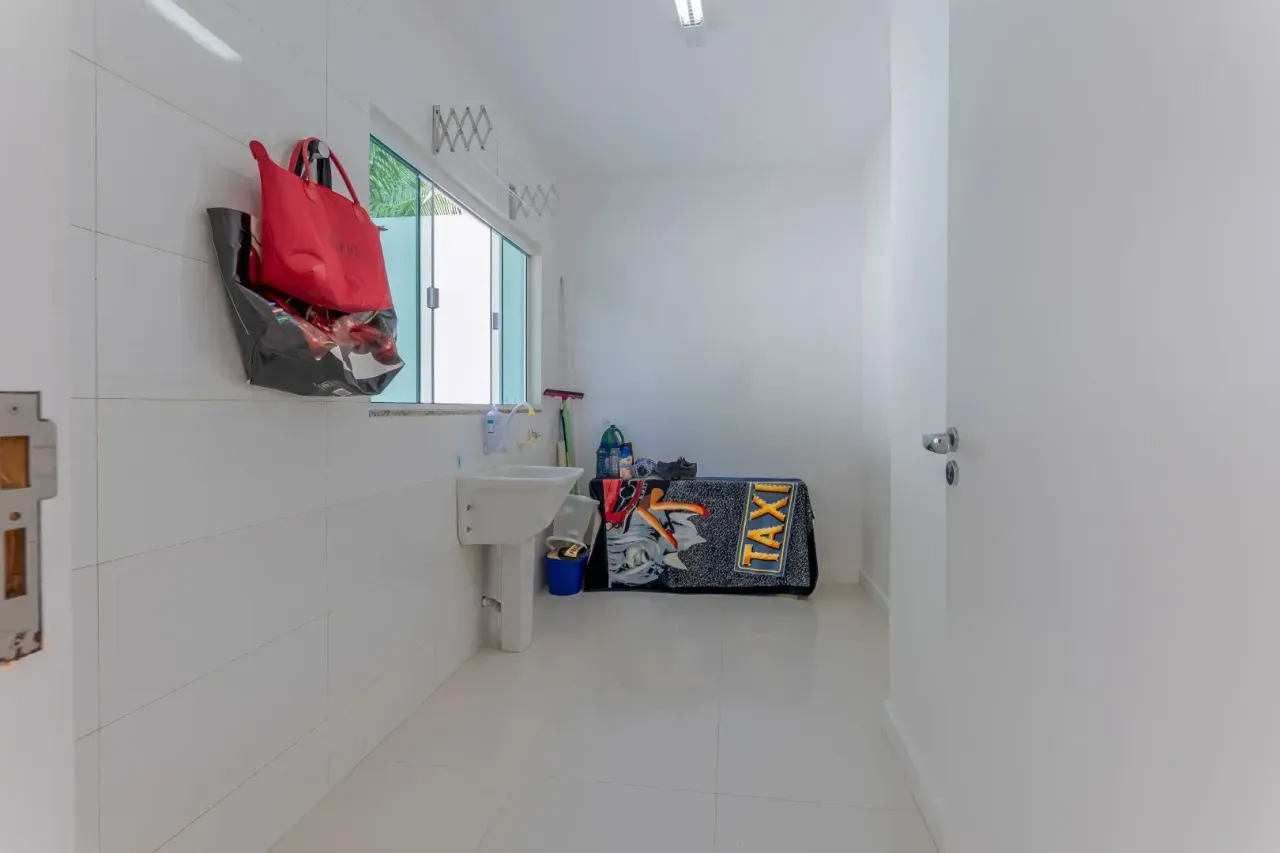 Casa Alto Padrão com 4 dormitórios sendo 2 suítes e 6 vagas na Praia dos Amores em Baln. Camboriú — foto 19