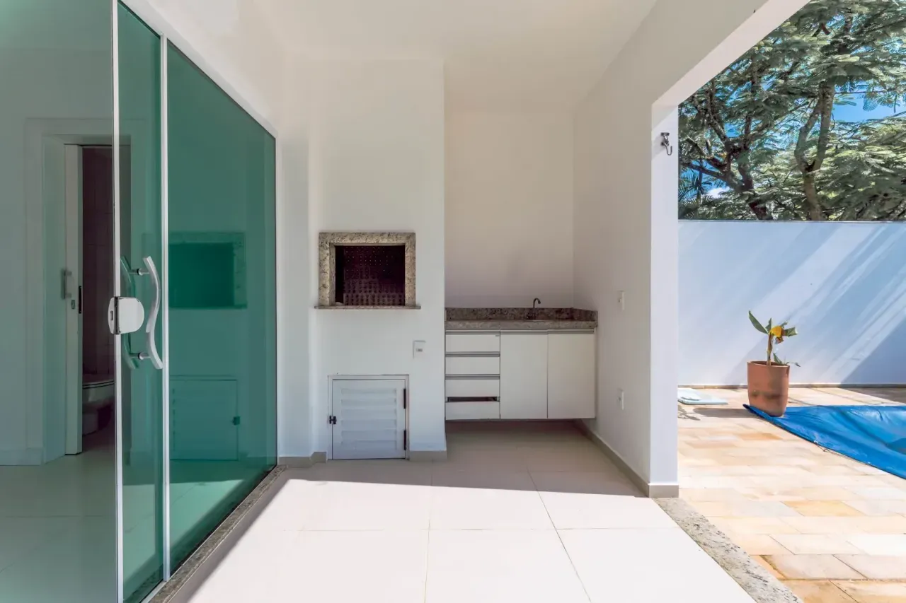 Casa Alto Padrão com 4 dormitórios sendo 2 suítes e 6 vagas na Praia dos Amores em Baln. Camboriú — foto 26