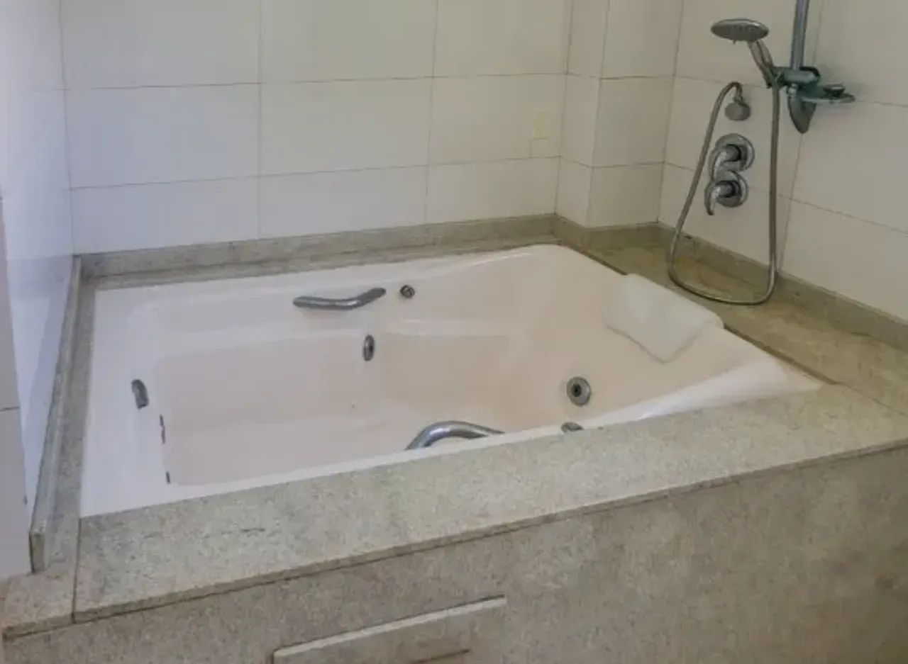 Casa Alto Padrão com 4 dormitórios sendo 2 suítes e 6 vagas na Praia dos Amores em Baln. Camboriú — foto 30