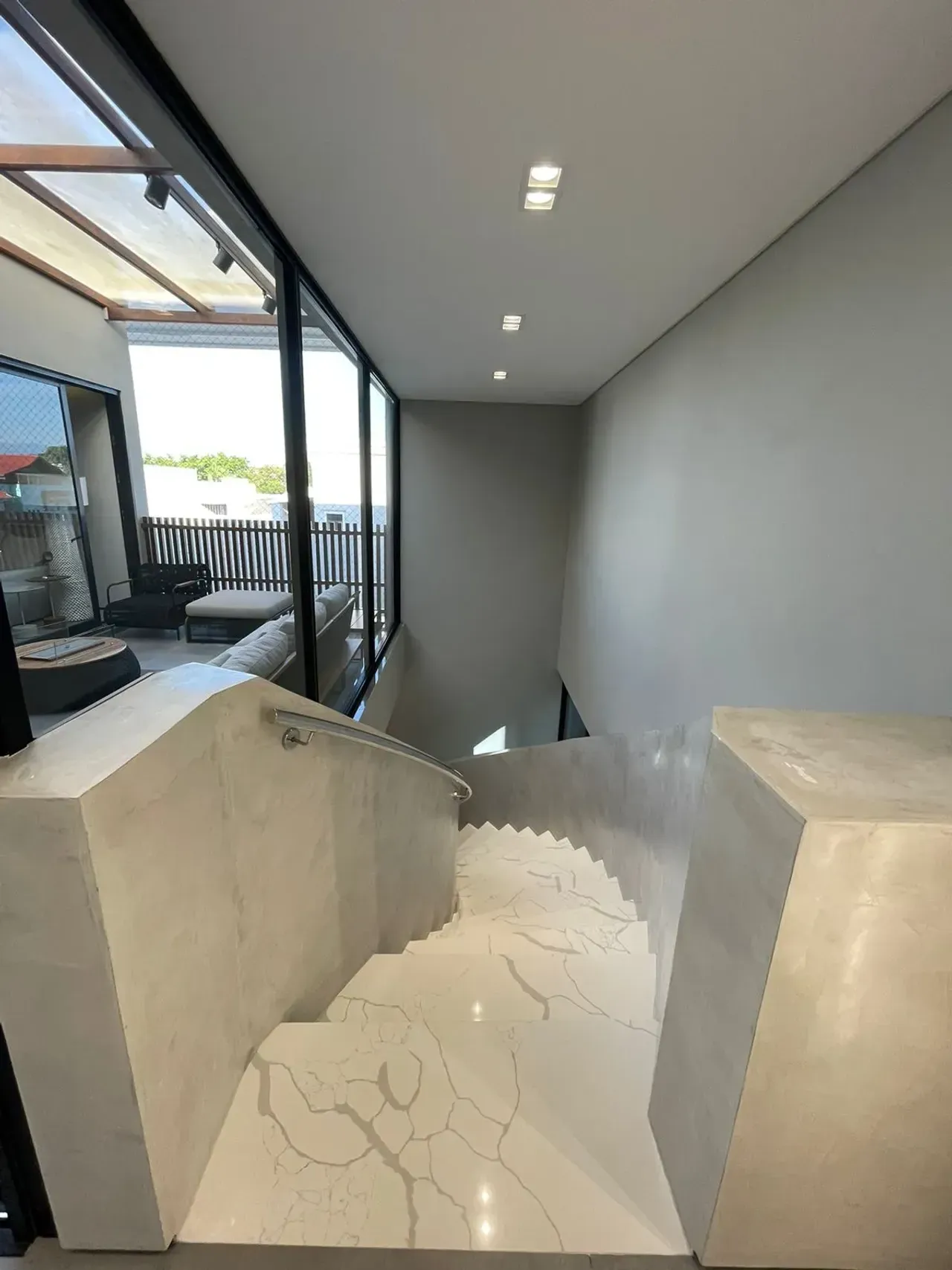 Casa finamente decorada e mobiliada em condomínio fechado com 4 suítes na Av. dos Estados — foto 5