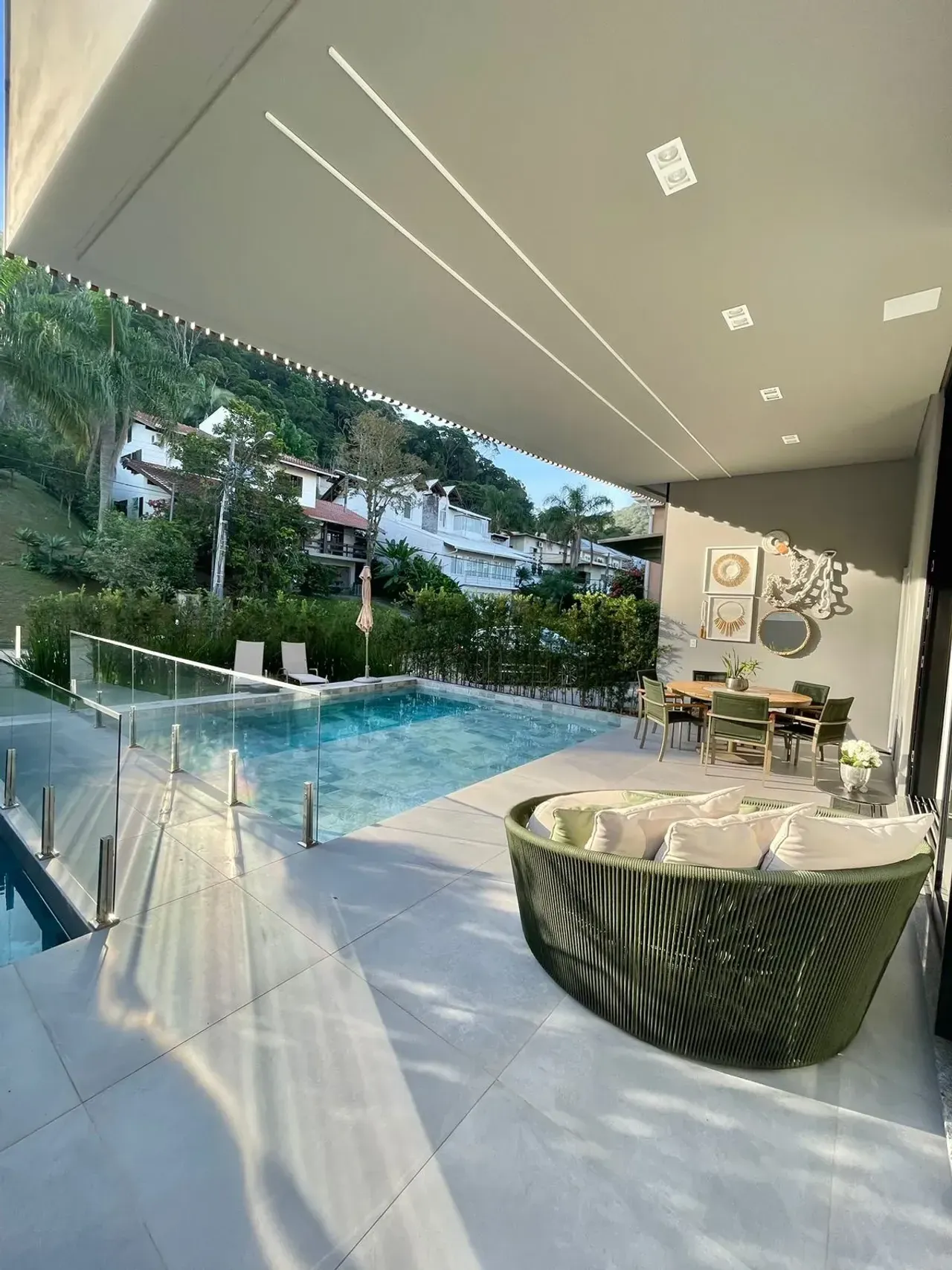 Casa finamente decorada e mobiliada em condomínio fechado com 4 suítes na Av. dos Estados — foto 49