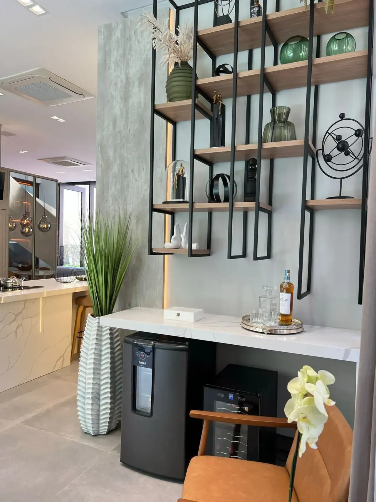 Casa finamente decorada e mobiliada em condomínio fechado com 4 suítes na Av. dos Estados — foto 7