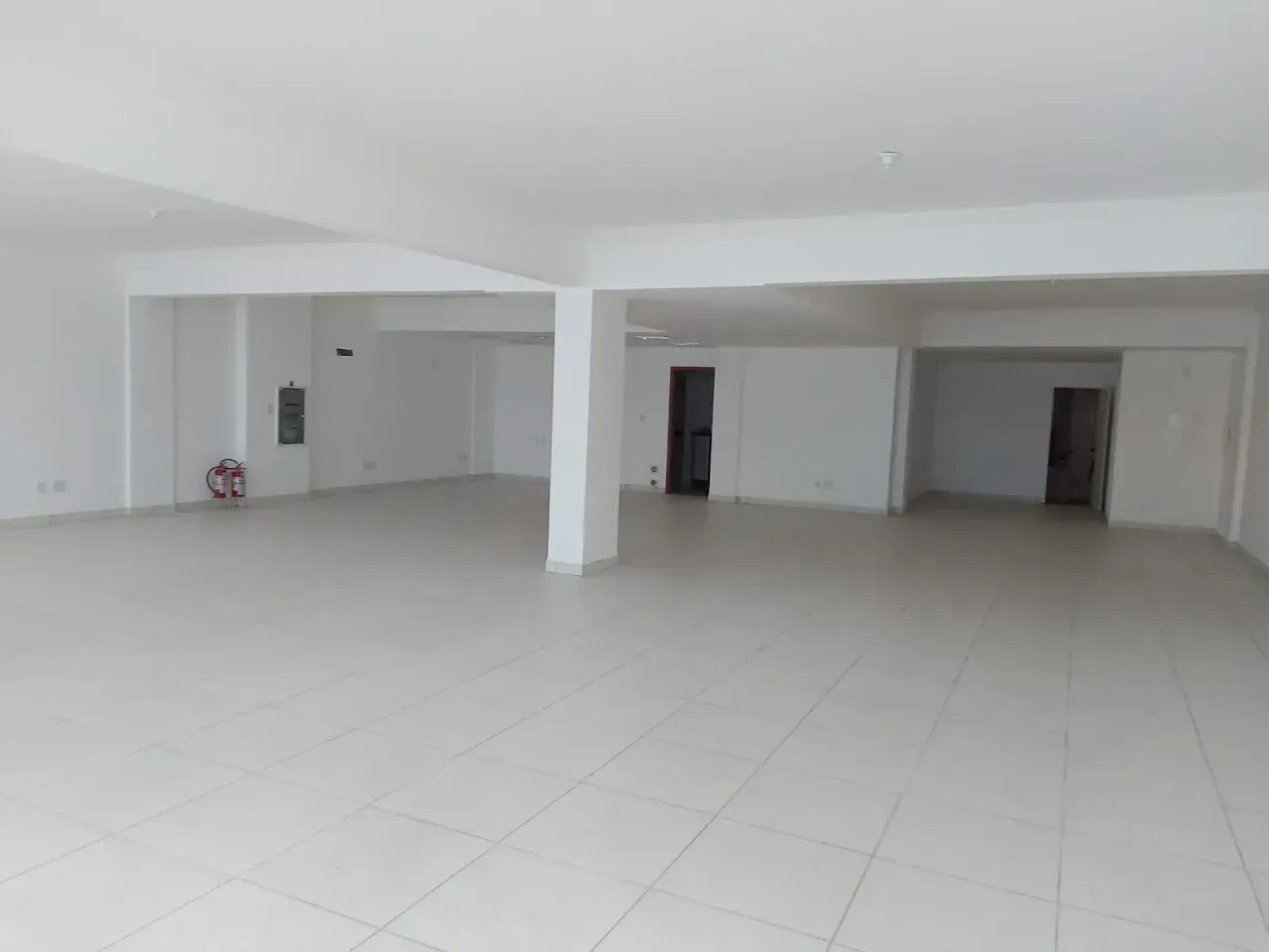 Sala comercial locada no Bairro Pioneiros em Balneário Camboriú — foto 2