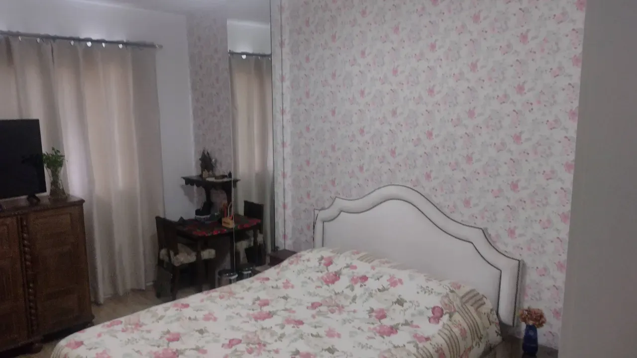 Apartamento com 2 dormitórios sendo 1 suíte e 1 vaga de garagem no Centro de Balneário Camboriú