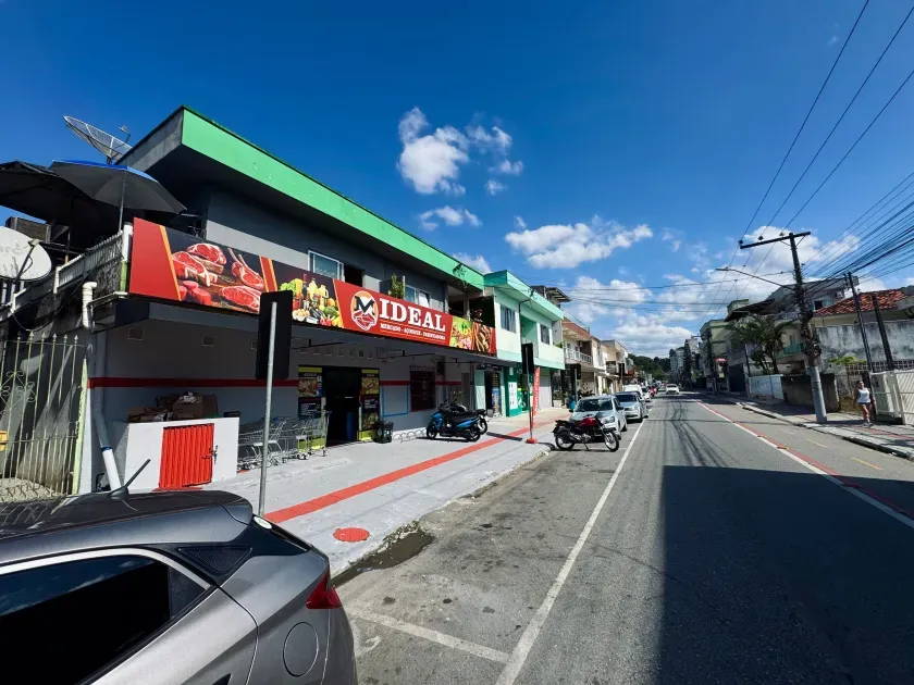 Casa comercial - Residencial com 3 suítes no bairro Municípios em Balneário Camboriú