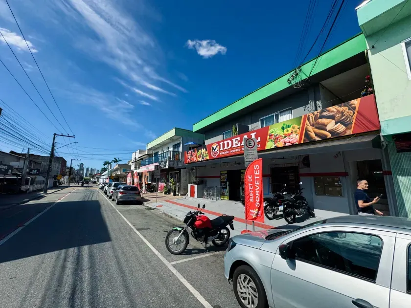 Casa comercial - Residencial com 3 suítes no bairro Municípios em Balneário Camboriú — foto 9