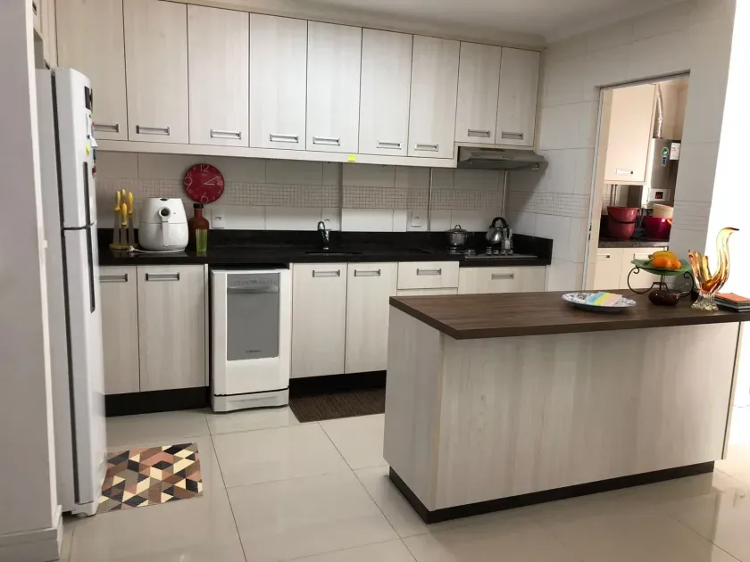 Apartamento com 3 Dormitórios sendo 1 Suíte e 2 Vagas na garagem na Praia Brava - Itajaí — foto 2