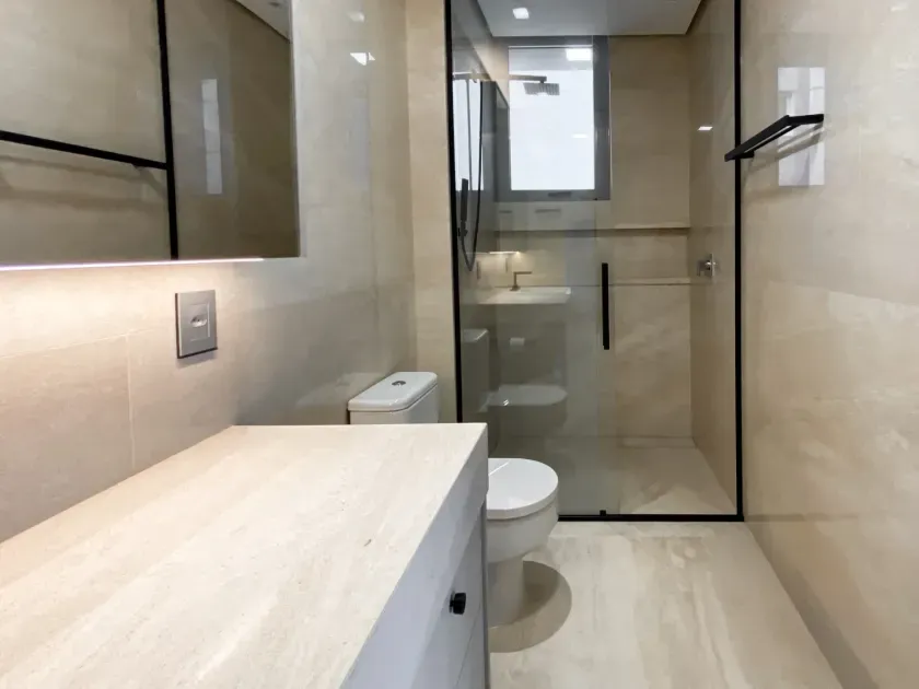 Apartamento mobiliado frente mar com 3 suítes e 4 vagas de garagem em Balneário Camboriú — foto 8