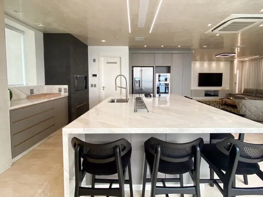 Apartamento mobiliado frente mar com 3 suítes e 4 vagas de garagem em Balneário Camboriú — foto 13