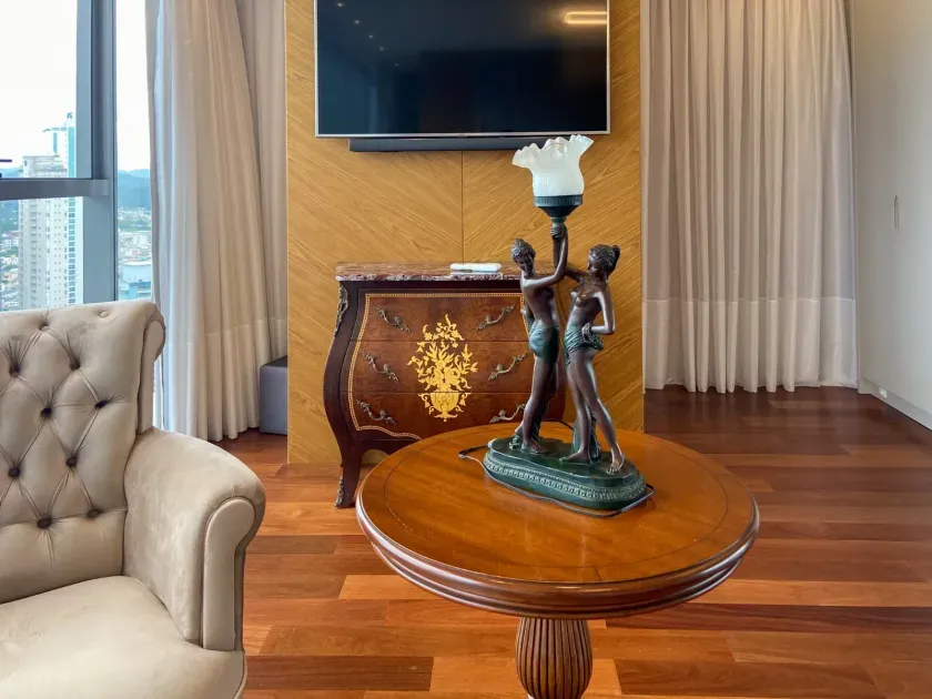 Apartamento mobiliado frente mar com 3 suítes e 4 vagas de garagem em Balneário Camboriú — foto 14