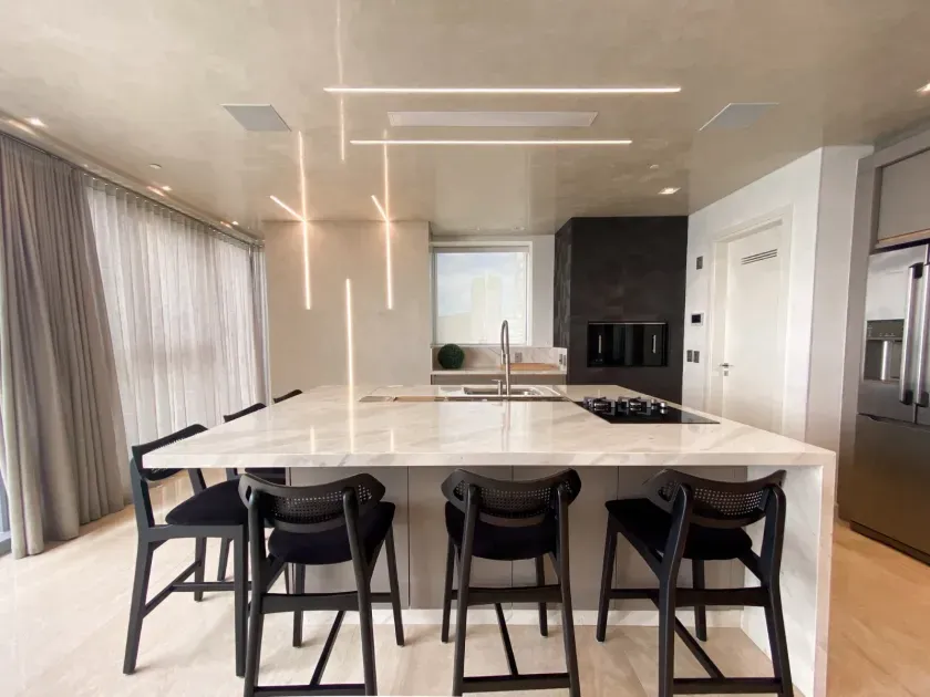 Apartamento mobiliado frente mar com 3 suítes e 4 vagas de garagem em Balneário Camboriú — foto 15